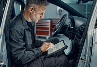 Software and Diagnostic Issues in Salvage EVs and Hybrids