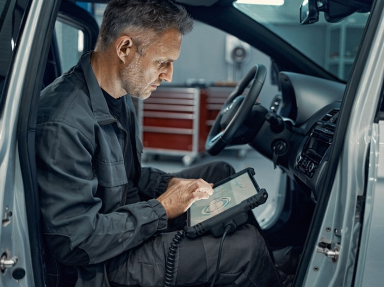 Software and Diagnostic Issues in Salvage EVs and Hybrids