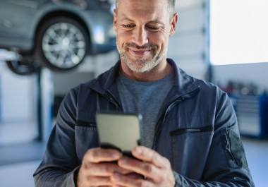 How to Set Up Alerts for Specific Salvage Vehicles