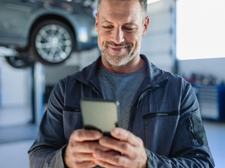 How to Set Up Alerts for Specific Salvage Vehicles