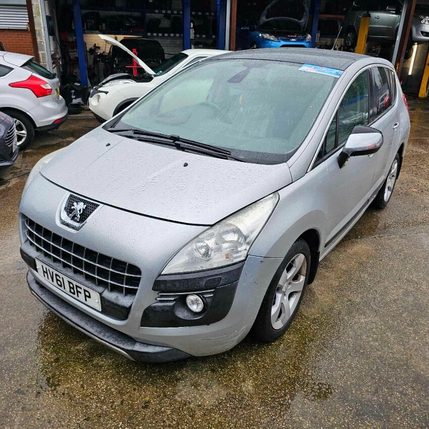 Used 2011 PEUGEOT 3008 for sale at online auction | RAW2K