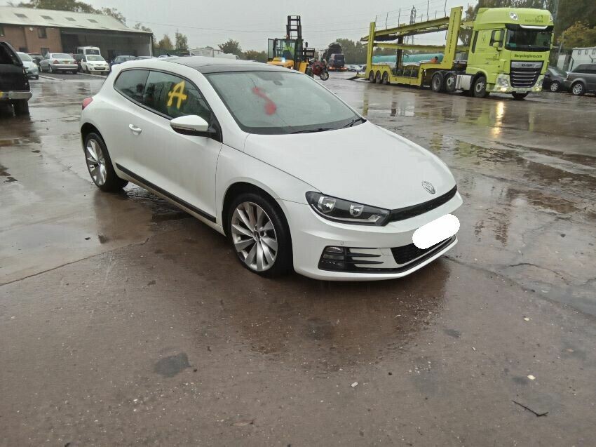 Used 2014 VOLKSWAGEN SCIROCCO for sale at online auction RAW2K