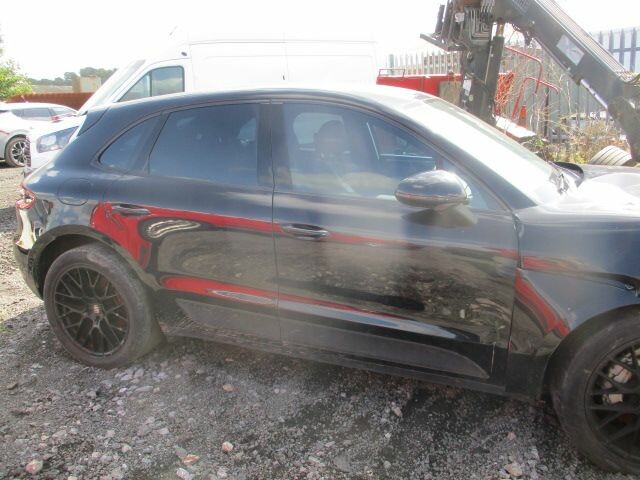 2015 PORSCHE MACAN