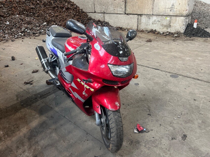 「　」 Used 1997 KAWASAKI ZX 900-B4 for sale at online auction | RAW2K