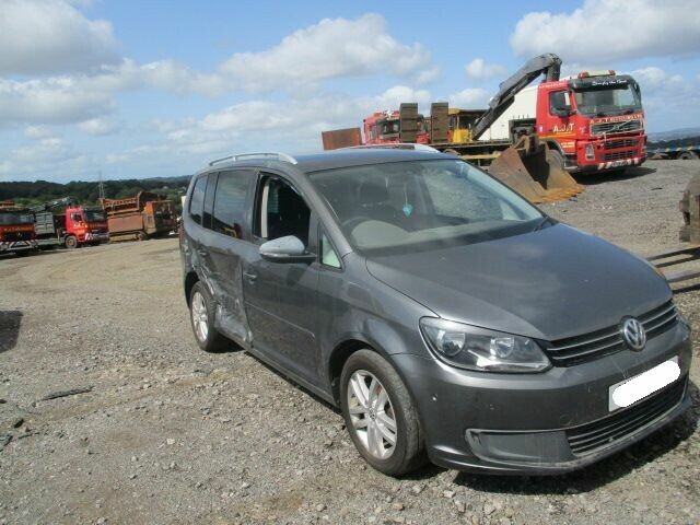 2012 VOLKSWAGEN TOURAN