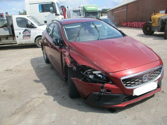 2015 VOLVO V40