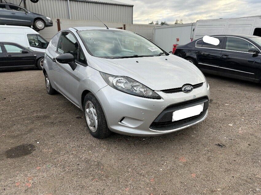 2011 FORD FIESTA