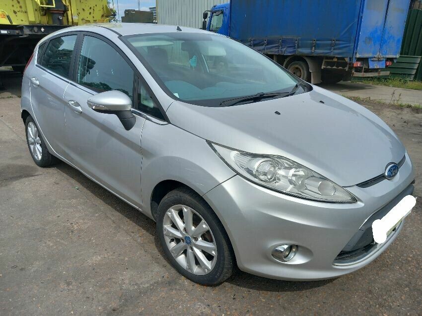 2010 FORD FIESTA