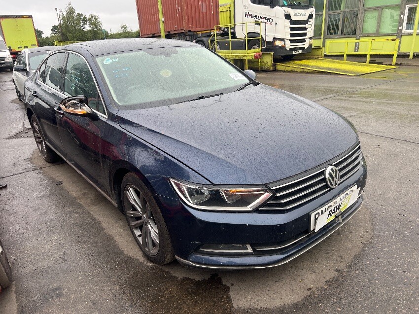 2016 VOLKSWAGEN PASSAT