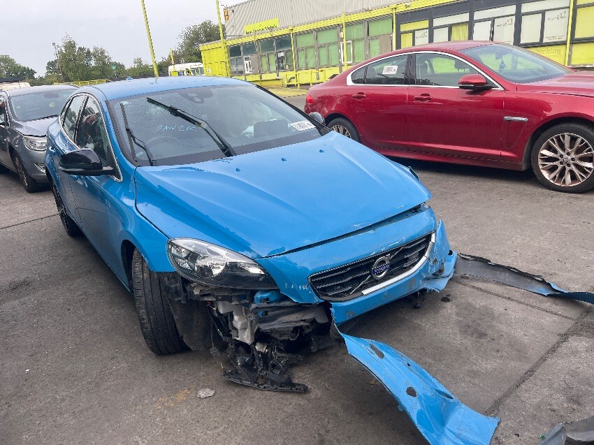 2016 VOLVO V40