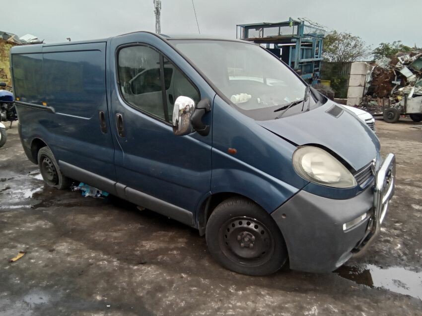 2004 VAUXHALL VIVARO