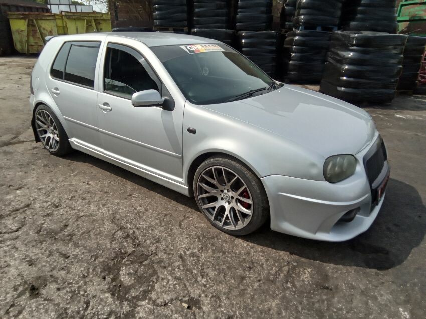 2003 VOLKSWAGEN GOLF
