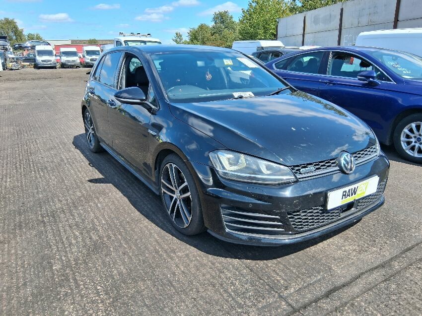 2015 VOLKSWAGEN GOLF