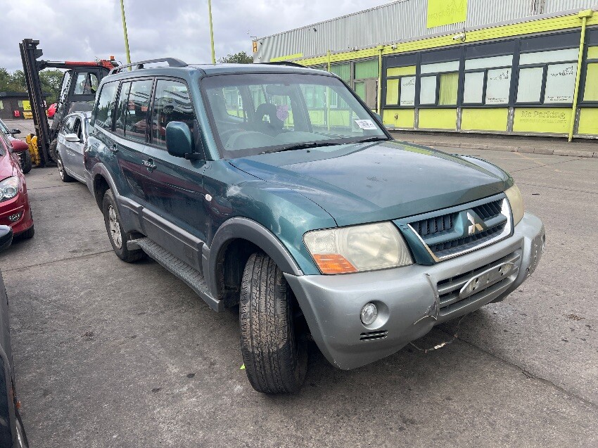 2004 MITSUBISHI SHOGUN