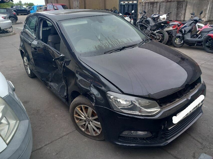 2014 VOLKSWAGEN POLO
