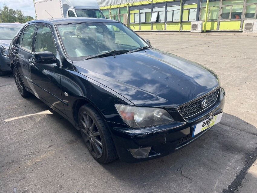 2004 LEXUS IS