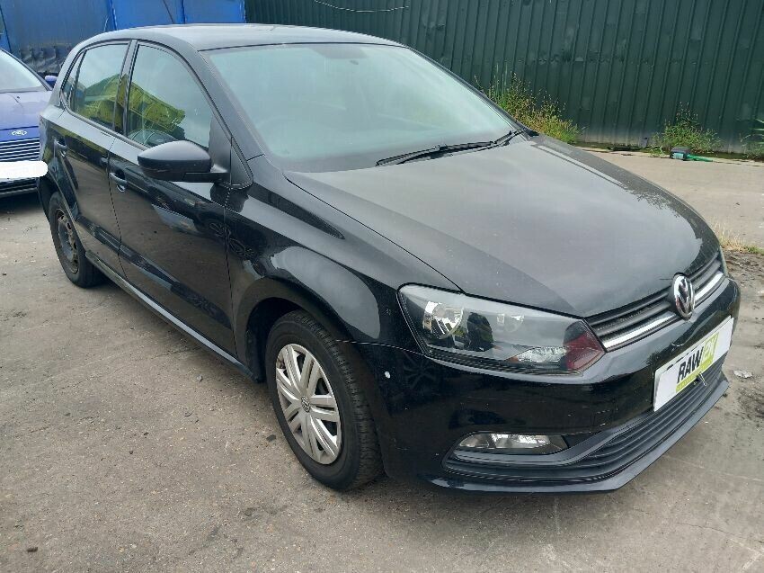 2015 VOLKSWAGEN POLO