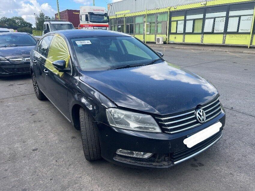 2012 VOLKSWAGEN PASSAT