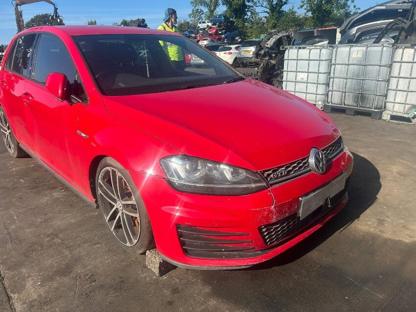 2013 VOLKSWAGEN GOLF