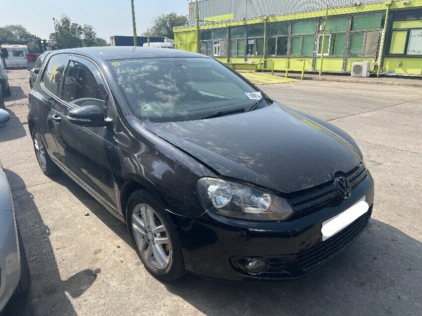 2011 VOLKSWAGEN GOLF