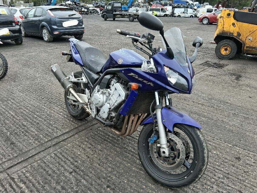 2004 YAMAHA FZS