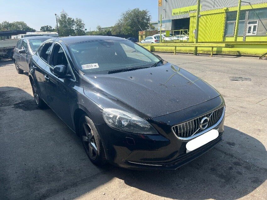 2016 VOLVO V40