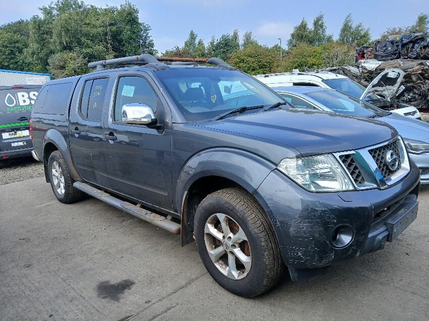 2013 NISSAN NAVARA