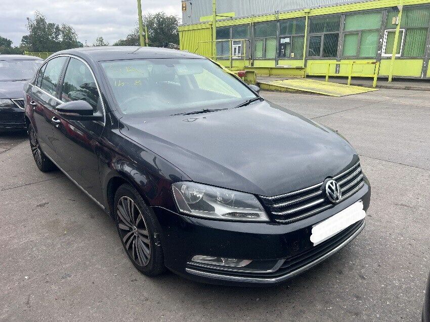 2013 VOLKSWAGEN PASSAT
