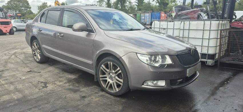 2013 SKODA SUPERB