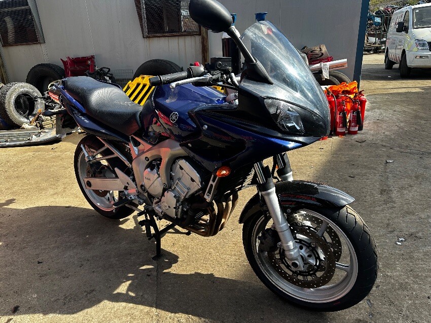 2004 YAMAHA FZ6