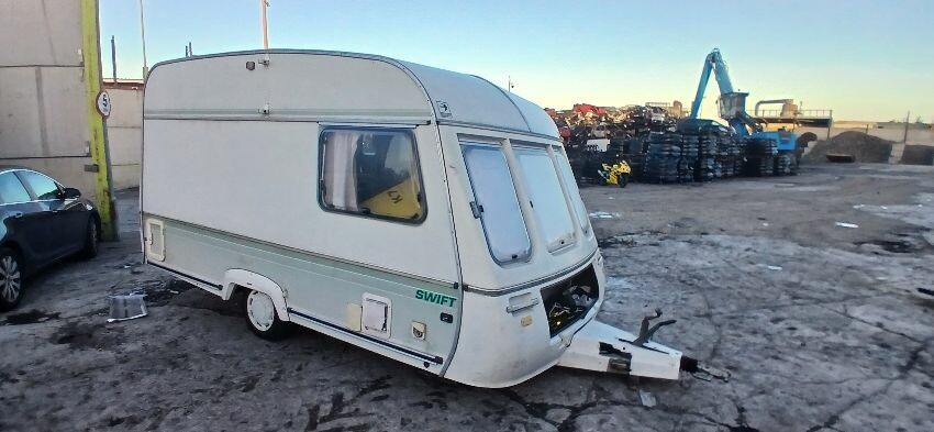  CARAVAN SWIFT SMALL DOUBLE AXLE CARAVAN