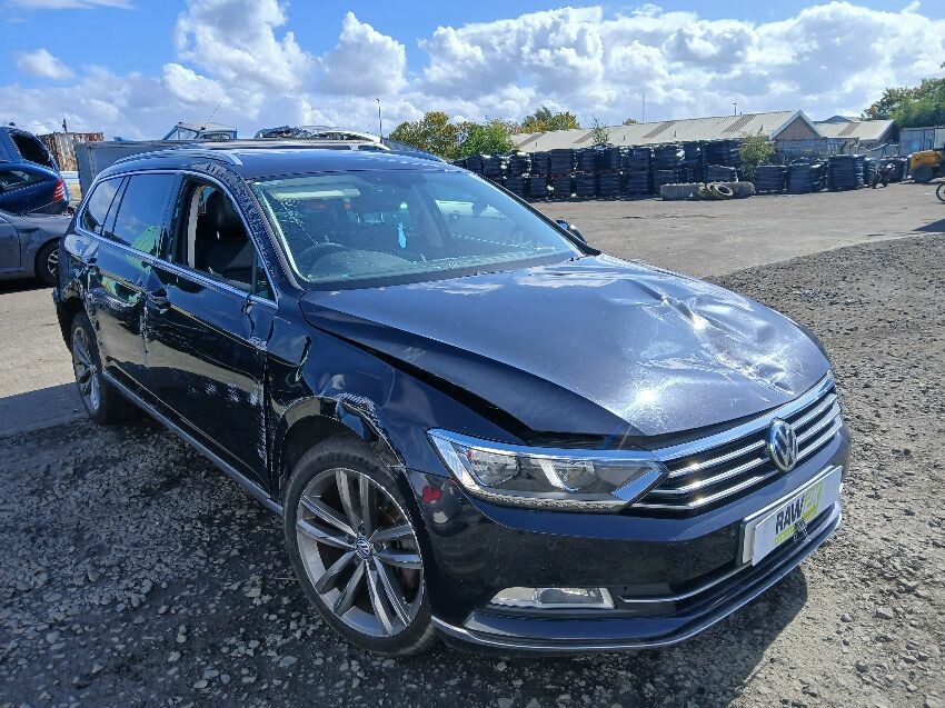 2019 VOLKSWAGEN PASSAT