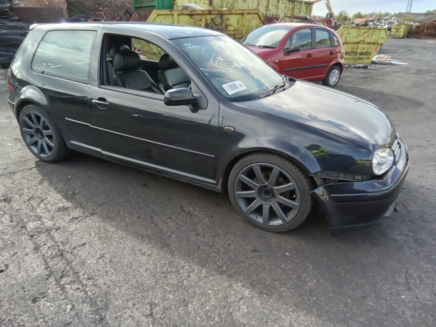 2002 VOLKSWAGEN GOLF