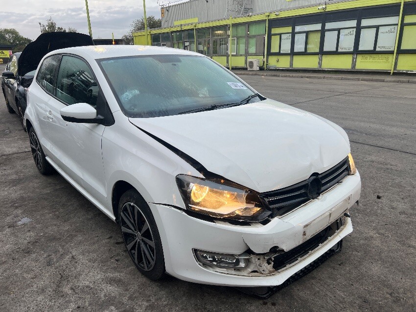 2013 VOLKSWAGEN POLO
