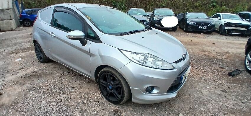 2011 FORD FIESTA
