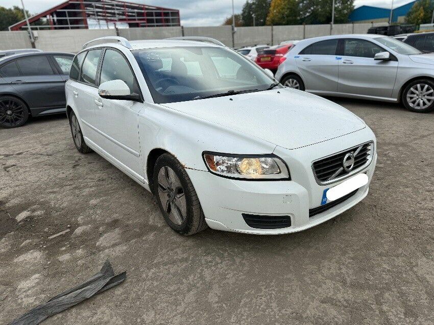 2012 VOLVO V50