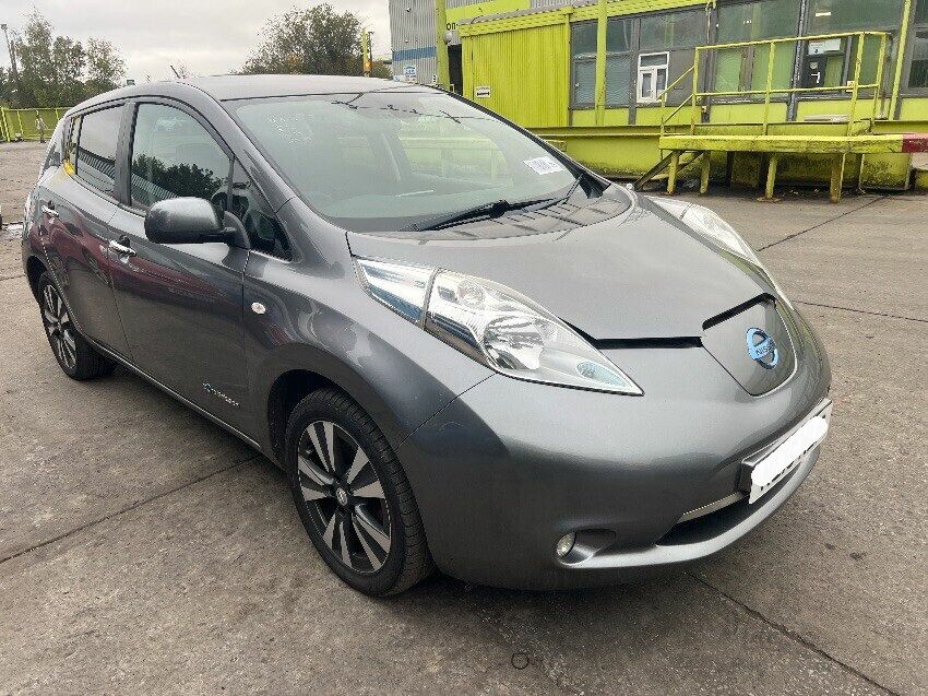 2015 NISSAN LEAF