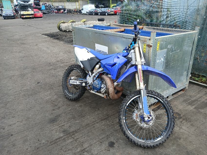  YAMAHA DIRT BIKE
