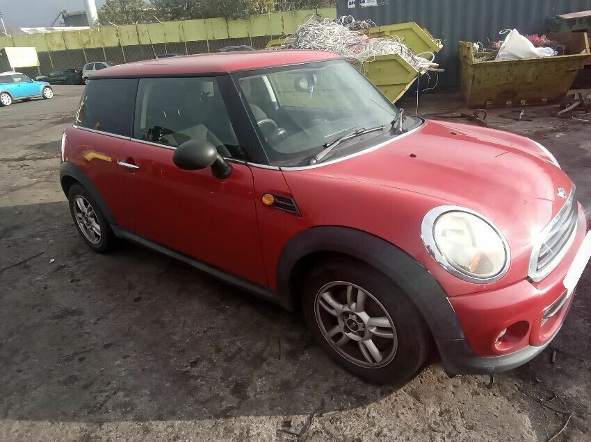 2013 MINI HATCH