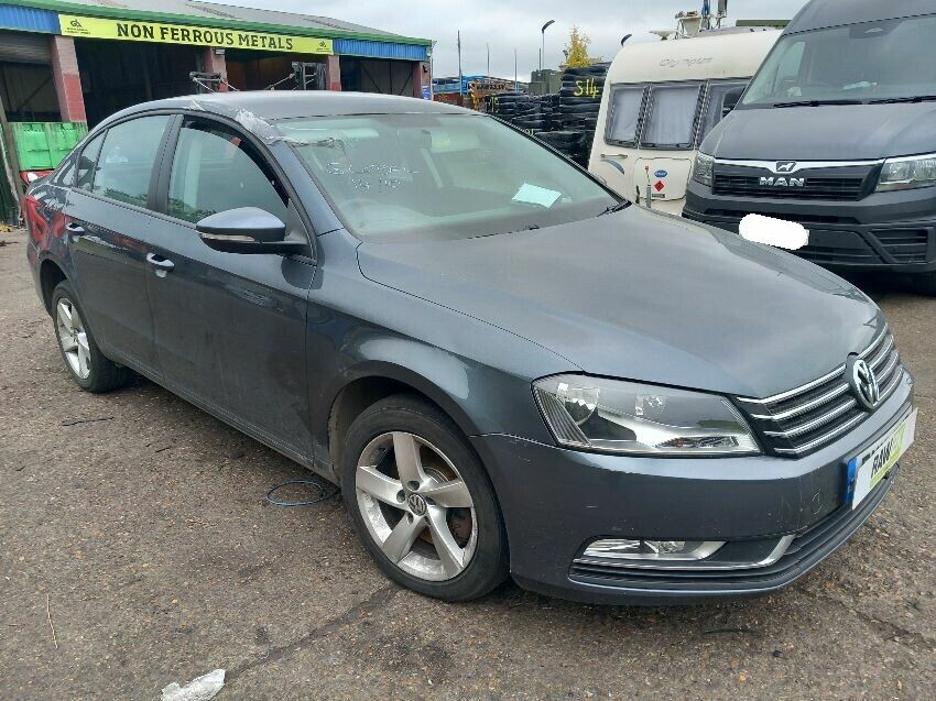 2013 VOLKSWAGEN PASSAT