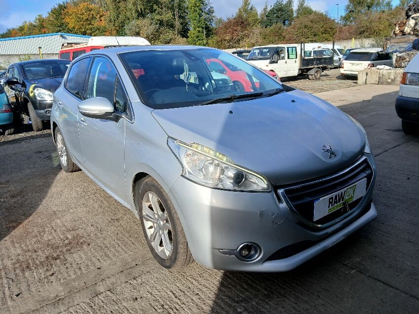 2015 PEUGEOT 208