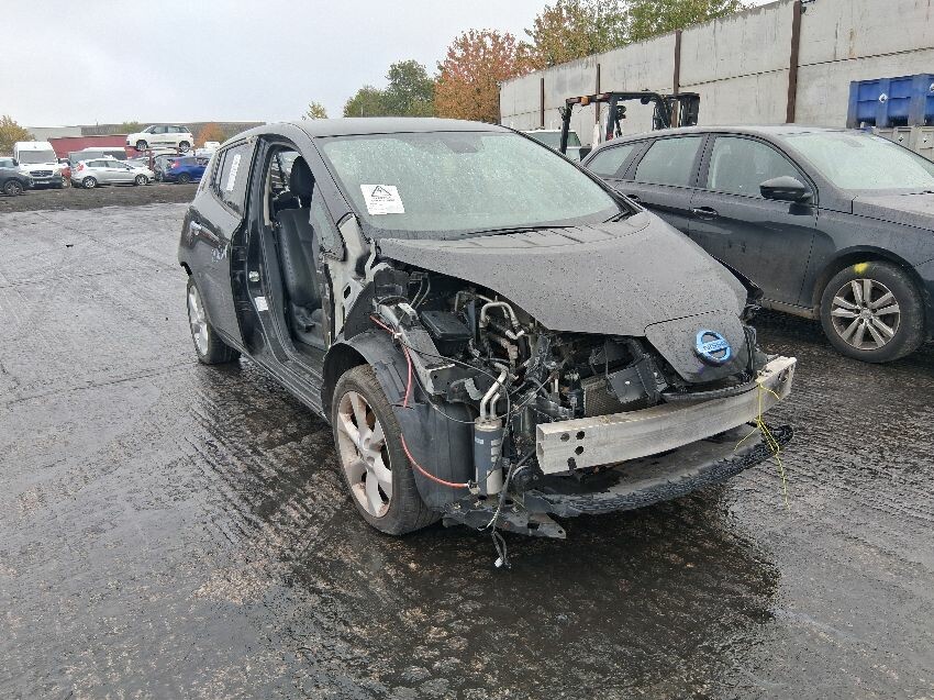 2016 NISSAN LEAF