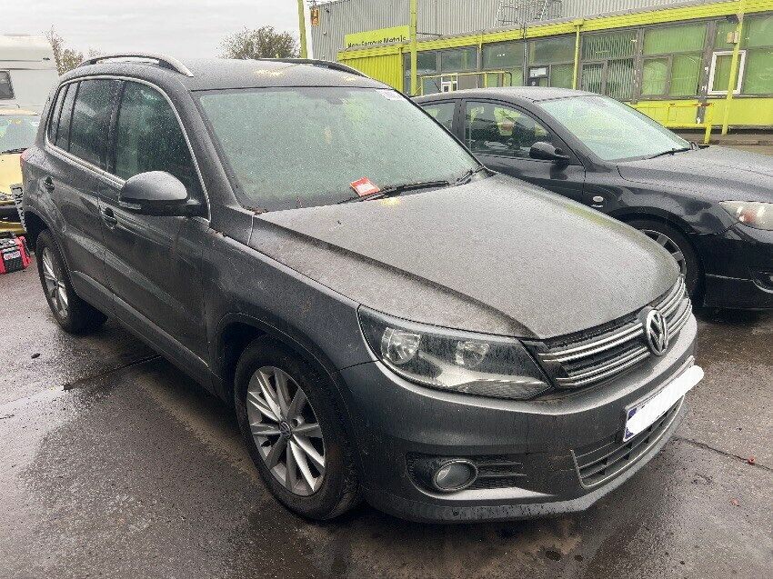 2012 VOLKSWAGEN TIGUAN