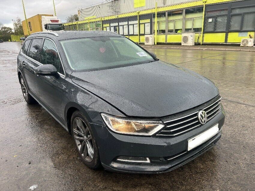 2016 VOLKSWAGEN PASSAT