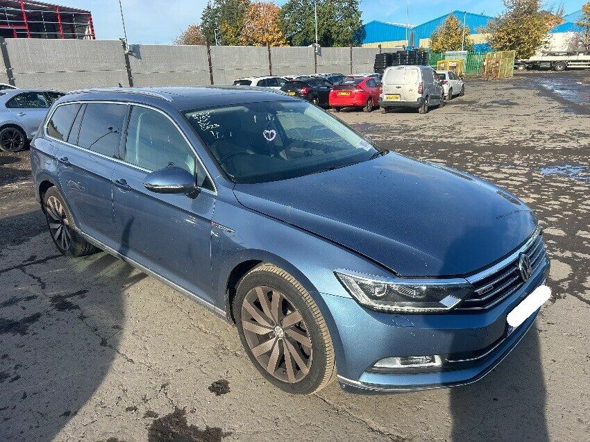 2015 VOLKSWAGEN PASSAT