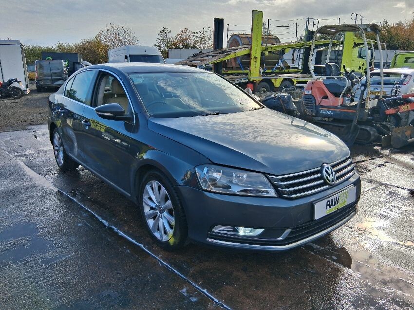 2011 VOLKSWAGEN PASSAT