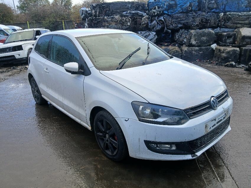 2013 VOLKSWAGEN POLO