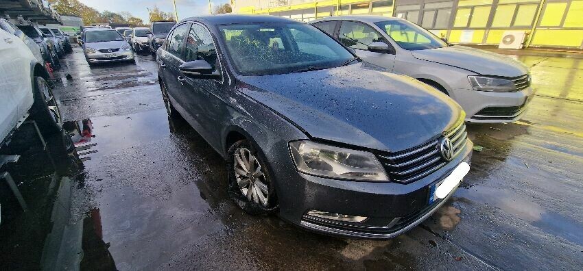 2013 VOLKSWAGEN PASSAT