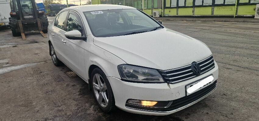 2012 VOLKSWAGEN PASSAT