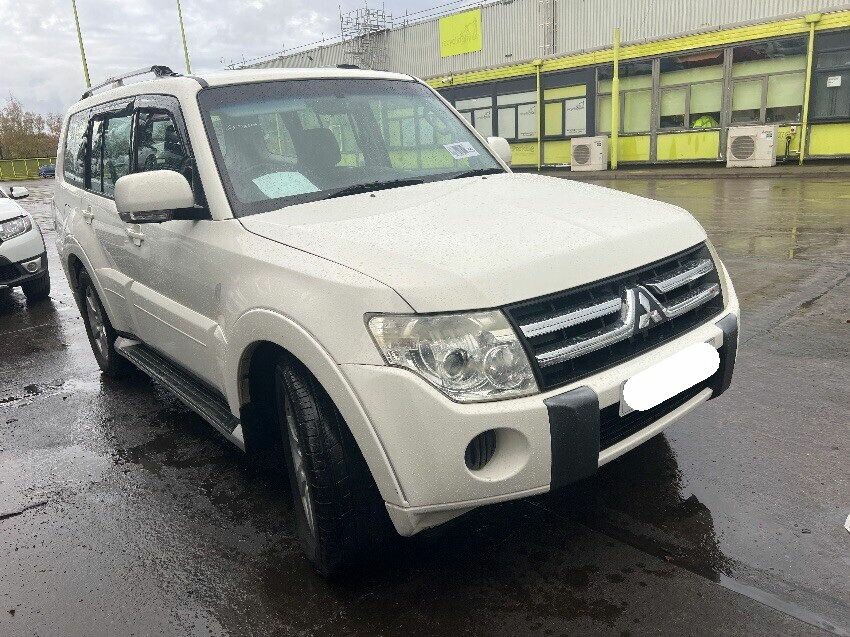 2012 MITSUBISHI SHOGUN